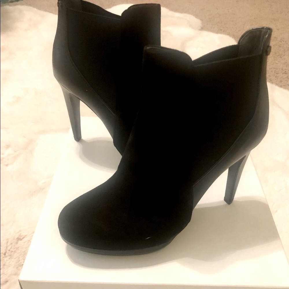 NWT CALVIN KLEIN SUEDE/CALF BOOTIE SZ 8